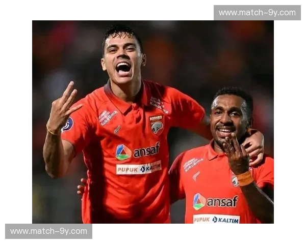 中韩对决：跨越时空的绿茵博弈，这不仅仅是一场录像